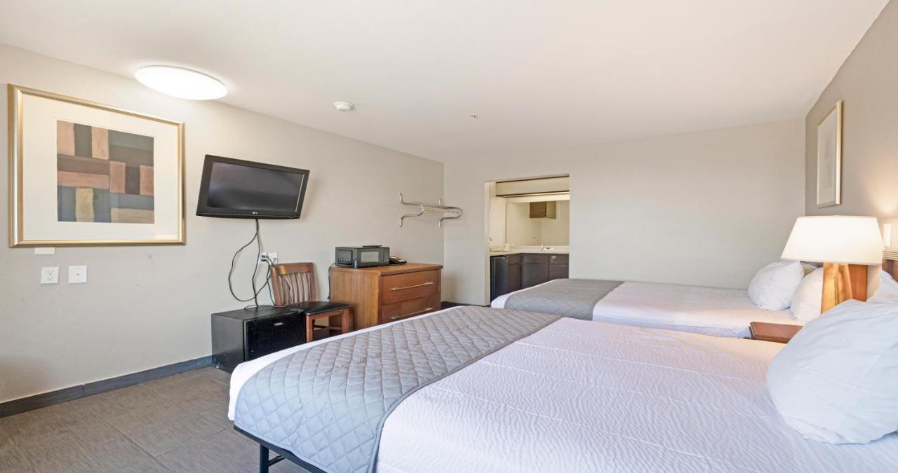 Budget Inn And Suites Stockton Yosemite מראה חיצוני תמונה